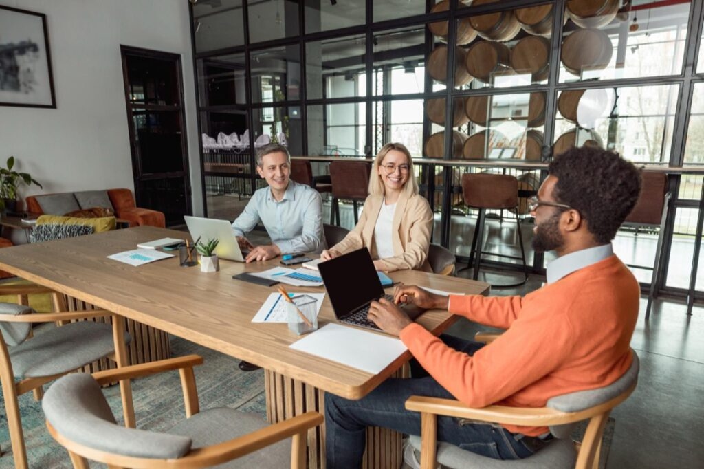 Laptop HP ProBook 4 G1i 16 to urządzenie, które zwraca uwagę wielu profesjonalistów szukających wydajnego narzędzia do pracy